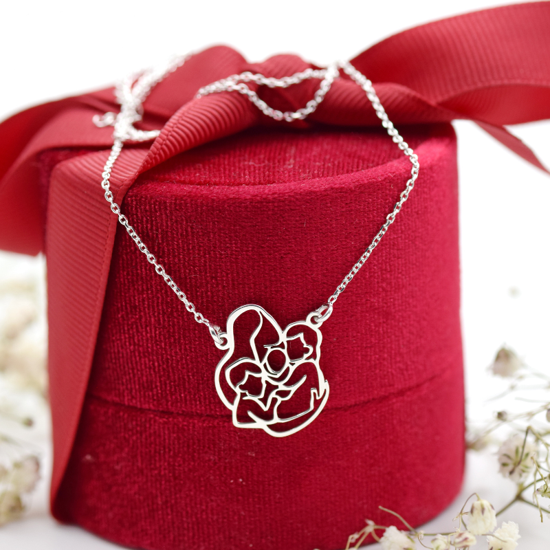 Lănțișor simbol siluetă mamă și 3 copii – Argint 925